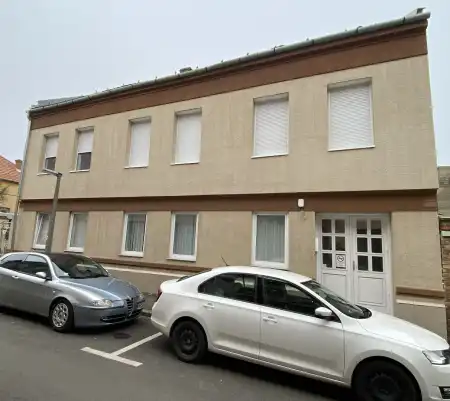 Eladó téglalakás, Pécs 3 szoba 110 m² 65 M Ft