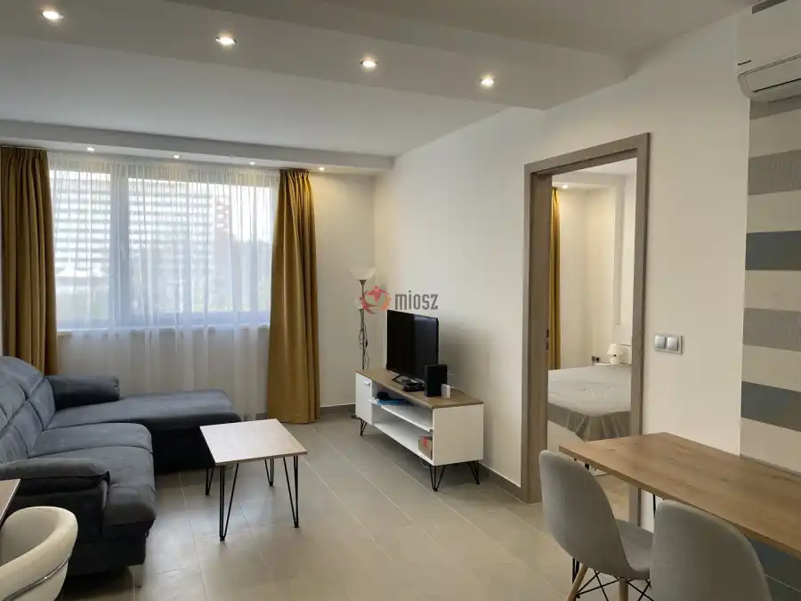 eladó újszerű téglalakás, Pécs